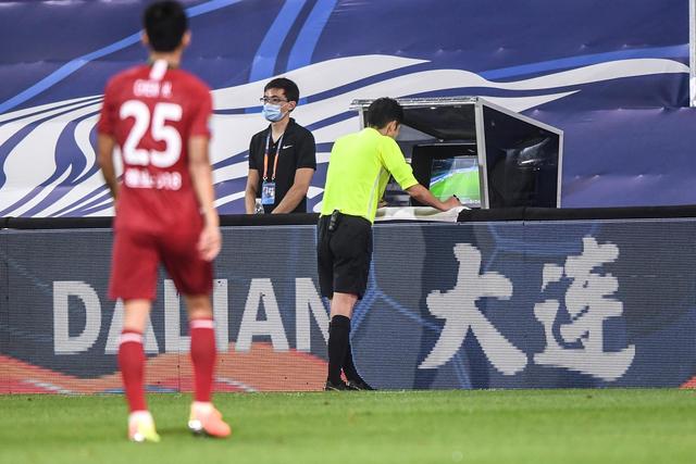 半场战报：曼城领先伊镇，福登进球解渴